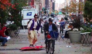 Aladdin avec un tapis volant dans les rues de New York