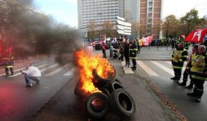 Colère des pompiers à Lille : ils envahissent les voies