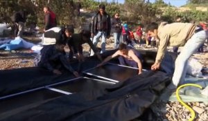 Migrants: préparatifs sur une plage turque avant la traversée