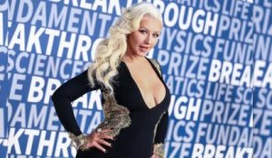 Christina Aguilera apporte une touche du glamour d'Hollywood aux Breakthrough Prize Awards