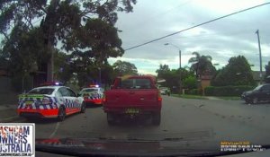 Un motard en Australie force un barrage de police