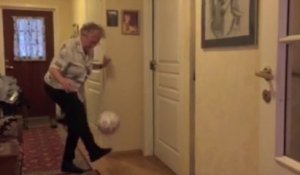 Une mamie jongleuse de 90 ans !