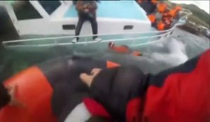 Migrants : un nouveau-né sauvé d'un naufrage au large de la Grèce
