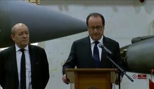 Hollande : le "Charles-de-Gaulle" sera déployé dans le Golfe "dans quelques jours"