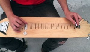 Impressionnant, un gars transforme son skateboard en guitare électrique