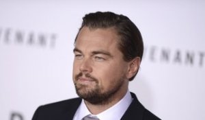 Exclu vidéo : Leonardo DiCaprio : Élégant et charismatique à la première de The Revenant !