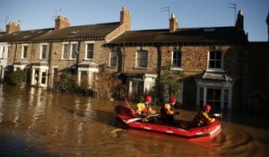 Inondations dans le nord de l’Angleterre, comment les télés britanniques en parlent
