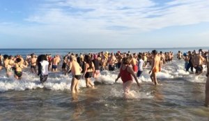 300 baigneurs se jettent à l'eau aux Rosaires
