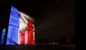 Regardez les premières images de 2016 sur les Champs Elysées entre émotion et festivités !