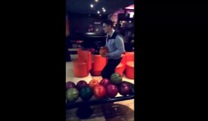 Ce joueur de Bowling n'est pas très habile!