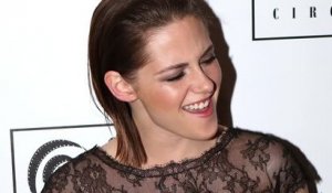 Kristen Stewart est souriante à la soirée de récompenses des NY Film Critics