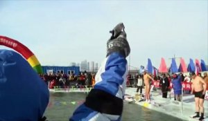 Chine: Un concours de natation dans une eau glacée par -20°C