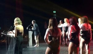 Benjamín Urdapilleta pousse la chansonnette à la Nuit du Rugby