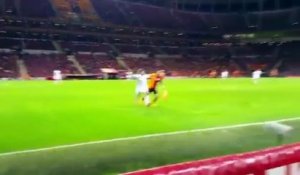 Sneijder conseillé par des supporters du Galatasaray