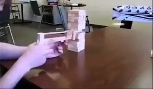 C'est comme ça qu'on joue à Jenga...