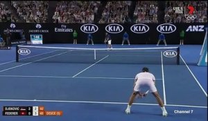 Federer fait lever un homme en fauteuil roulant