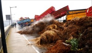 Les agriculteurs déversent du fumier sur le Pont de l'Entente Cordiale à Boulogne-sur-Mer