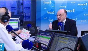 Calais, immigration, sécurité et lutte contre le terrorisme : Bernard Cazeneuve répond aux questions de Jean-Pierre Elkabbach