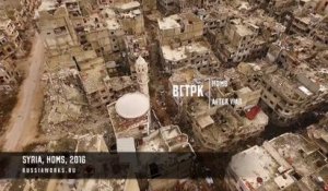 Syrie : un drone filme la ville de Homs dévastée