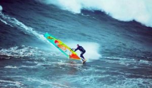 Il est le premier windsurfer à domper la vague géante de Nazaré