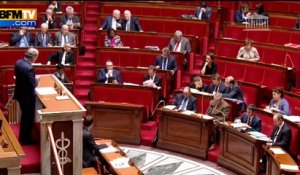 Mamère remonté contre la déchéance: "tellement d'insultes", rétorque Valls