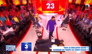 Nagui et Sandrine Quétier allongés l'un sur l'autre sur D8 pour un jeu !