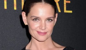 Katie Holmes emmène sa mère et ses sœurs à une première