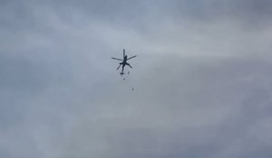 Hélicoptère de l'armée russe bombarde une zone rebelle en Syrie