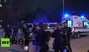 Des ambulances arrivent sur le site de l’explosion à Ankara
