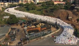 Liban : une rivière de poubelles inonde la banlieue de Beyrouth