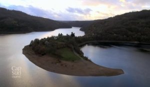 One Piece 1999 Arc Ile Des Hommes Poissons Extrait Nami Assome Luffy Zoro Et Sanji Apres Qu Ils Aient Donne Un Tresor Vosten Sur Orange Videos