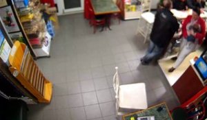 La patronne d'un bar français fait fuir un braqueur armé d'un pistolet