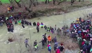 Grèce: la périlleuse traversée des migrants pour rejoindre la Macédoine