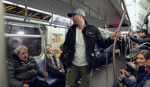 Des jumeaux piègent les passagers d'un métro... Voyage dans le temps ?