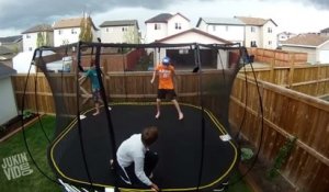 Fail énorme en trampoline, un gamin mis en orbite!