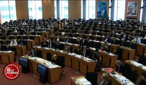 Belgique : Un député d'extrême droite dit "non" à la minute de silence - Regardez