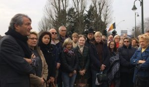 Hommage aux victimes des attentats de Bruxelles sur le pont des Belges