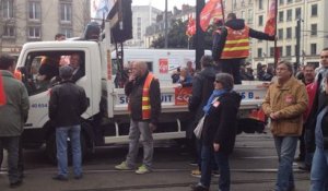 Des milliers de manifestants contre la loi travail à Nantes