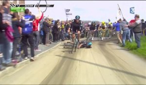 Paris-Roubaix  : chute à l'avant dans l'équipe SKY