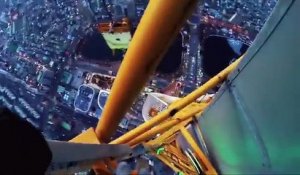 Un russe grimpe illégalement au sommet de la Lotte Super Tower en Corée Du Sud