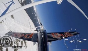 Slalom en avion dans un parc éolien !