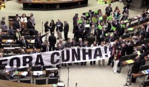 Brésil: ouverture des débats sur la destitution de Rousseff