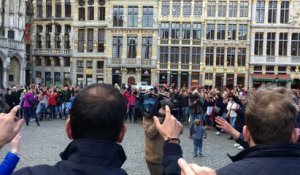 Bruxelles danse sur du Bowie et Stromae sur la Grand-Place un mois après les attentats