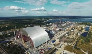 Un drone survole la centrale nucléaire de Tchernobyl aujourd'hui