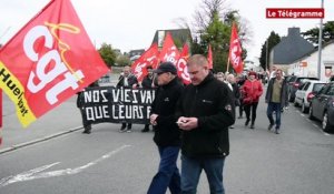 Carhaix. Une petite centaine de personnes pour le 1er mai