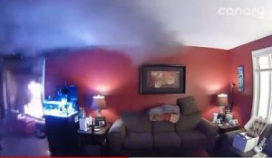 Incendie à Fort McMurray : une famille voit sa maison partir en fumée via une caméra de vidéosurveillance