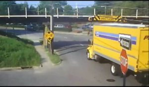 Un pont qui piège tous les camions ! Accident sur accident