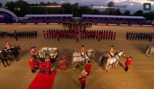 La reine Elizabeth II fête son anniversaire avec des chevaux et des chanteurs