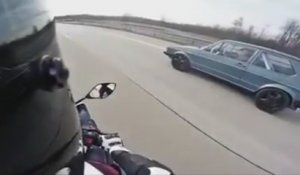 Yamaha R1 se fais déposer par un Golf mk1 (1000 HP+)