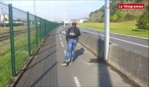 Blocage à Brest. Il fait 12 km à roller et évite les bouchons